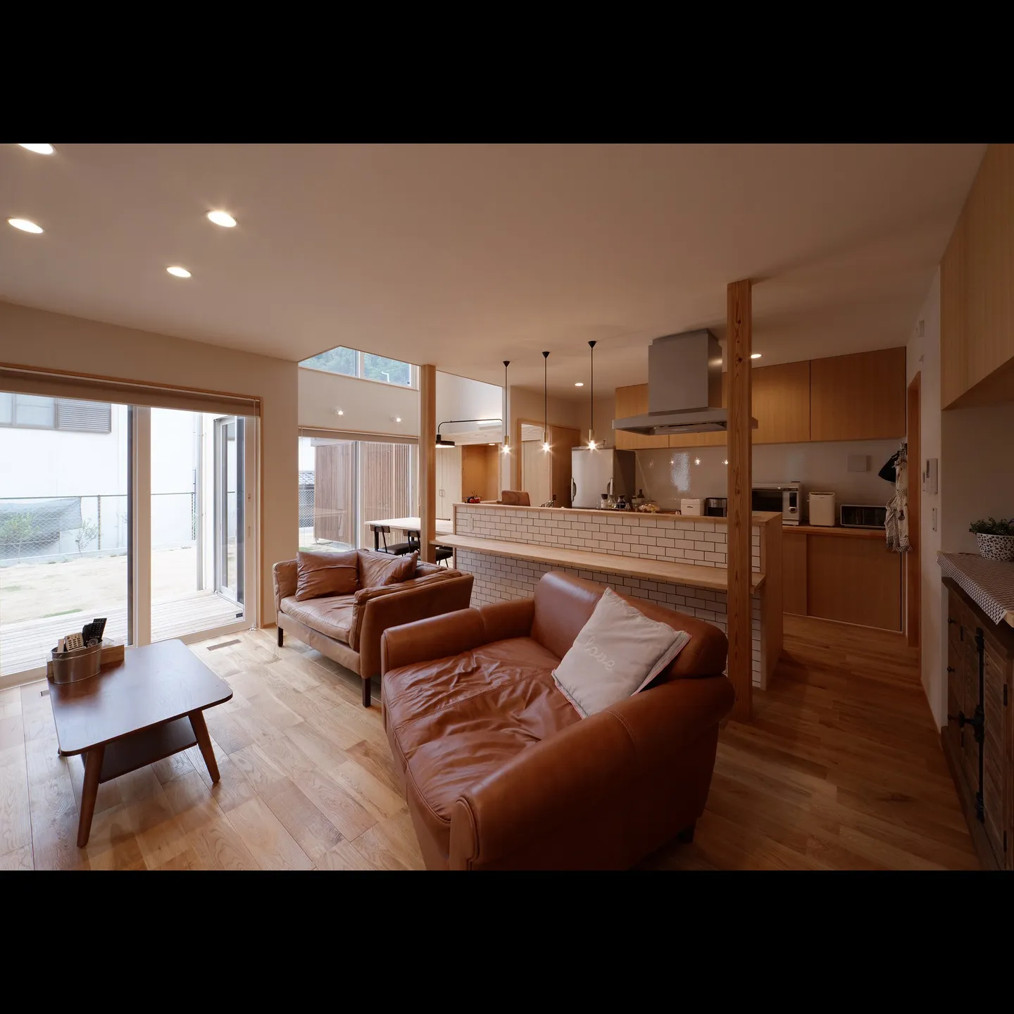 リビング・ダイニングルームに自然と家族が集まる家カフェ空間。